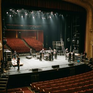 Как создаются перформансы: процесс и команда от идеи до трибун